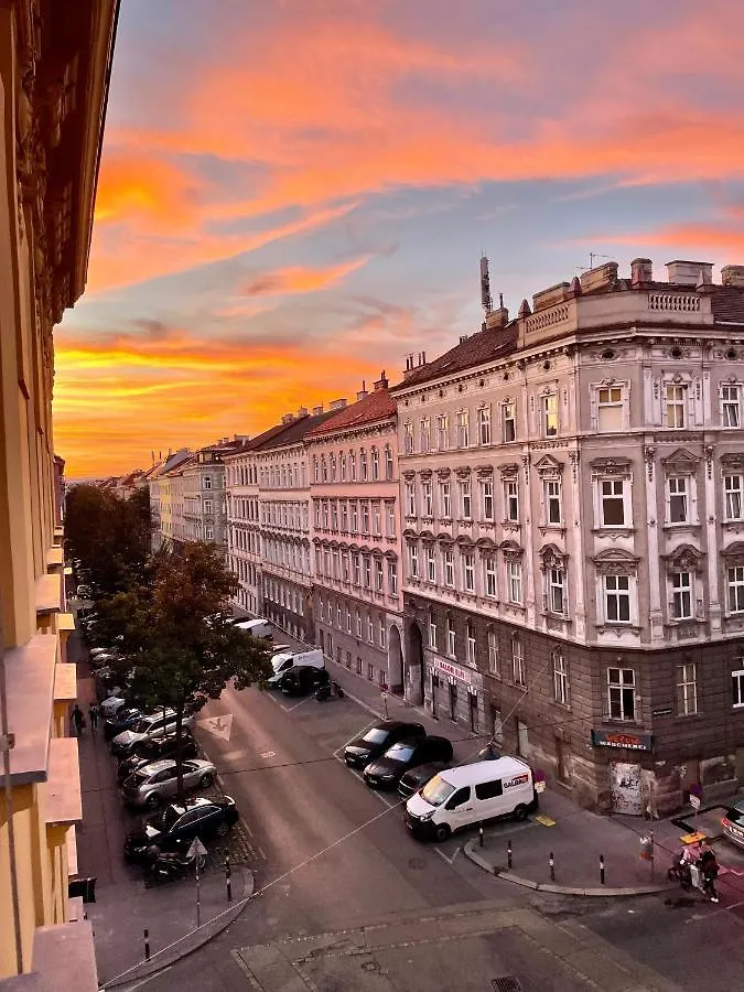Trendy Apartment Near Schloss Schonbrunn Vienna