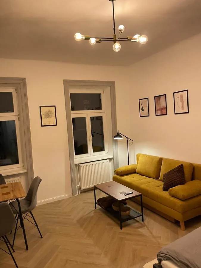 Trendy Apartment Near Schloss Schonbrunn Vienna