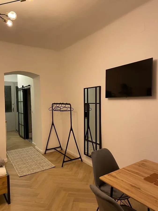 Trendy Apartment Near Schloss Schonbrunn Vienna